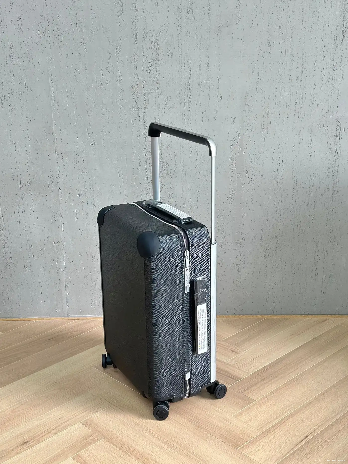 CABIN MONOGRAM CUSTOM 55 HORIZON SUITCASE EMBOSSED 37L 0510